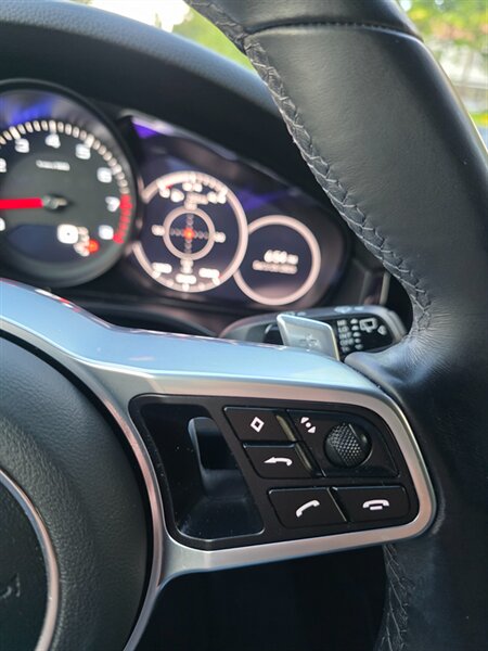 
								2023 Porsche Cayenne Platinum ESTO0176C full									