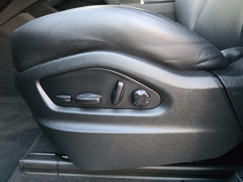 
								2023 Porsche Cayenne Platinum ESTO0176C full									