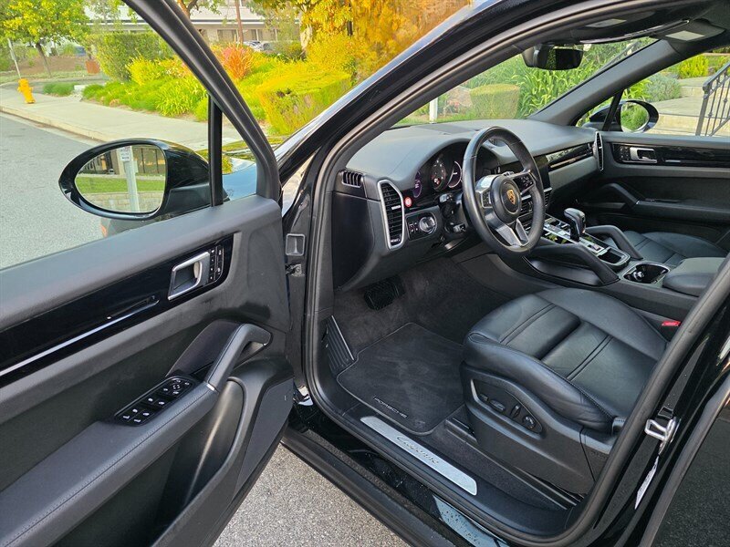 
								2023 Porsche Cayenne Platinum ESTO0176C full									