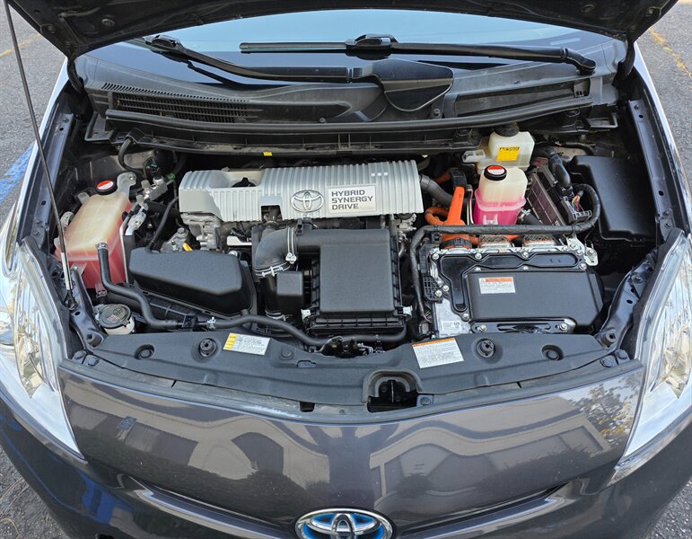 
								2015 Toyota Prius Two ESTO4717 full									