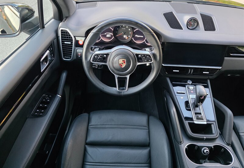 
								2023 Porsche Cayenne Platinum ESTO0176C full									