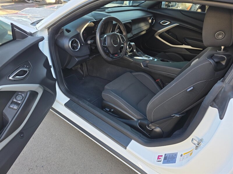 
								2023 Chevrolet Camaro LT1 ESTO8040C full									
