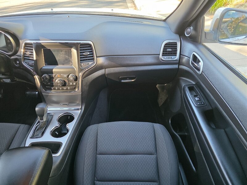
								2018 Jeep Grand Cherokee Laredo ESTO8409 full									