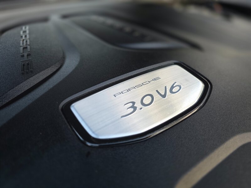 
								2023 Porsche Cayenne Platinum ESTO0176C full									