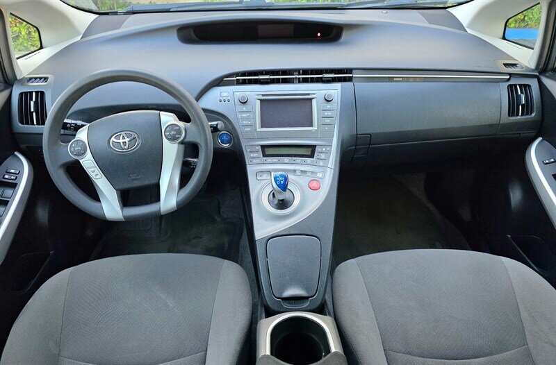 
								2015 Toyota Prius Two ESTO4717 full									