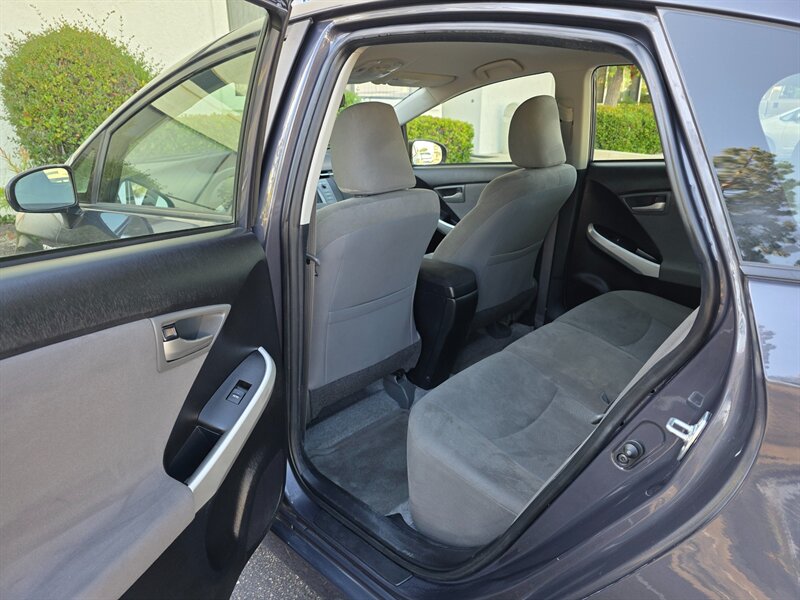 
								2015 Toyota Prius Two ESTO4717 full									