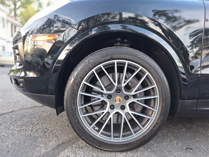 
								2023 Porsche Cayenne Platinum ESTO0176C full									