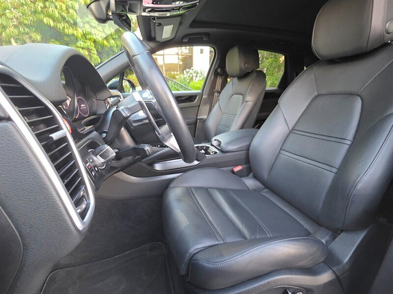 
								2023 Porsche Cayenne Platinum ESTO0176C full									