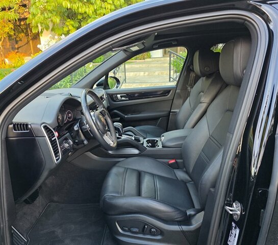 
								2023 Porsche Cayenne Platinum ESTO0176C full									