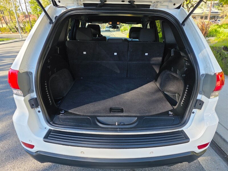 
								2018 Jeep Grand Cherokee Laredo ESTO8409 full									