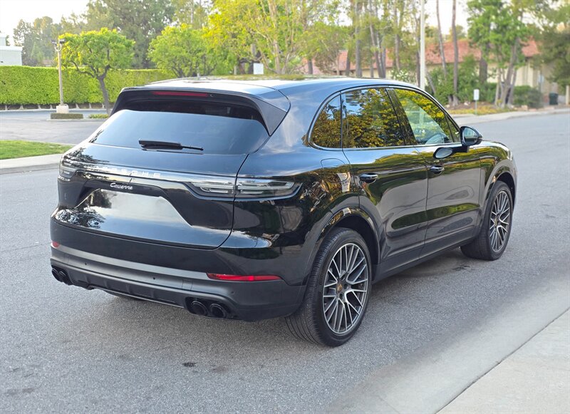 
								2023 Porsche Cayenne Platinum ESTO0176C full									