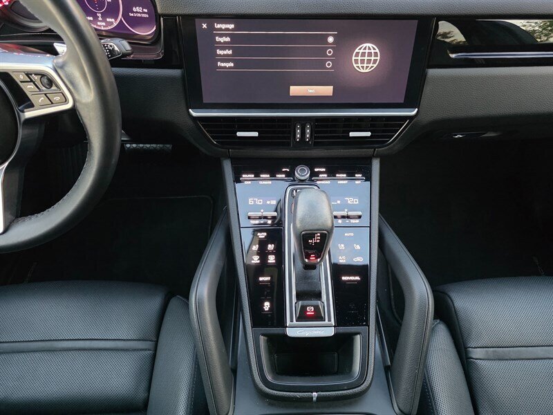 
								2023 Porsche Cayenne Platinum ESTO0176C full									