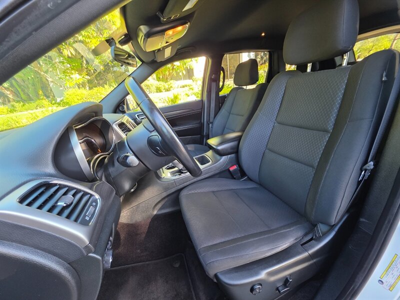 
								2018 Jeep Grand Cherokee Laredo ESTO8409 full									