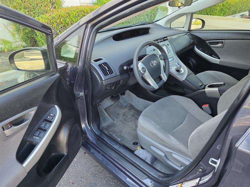 
								2015 Toyota Prius Two ESTO4717 full									