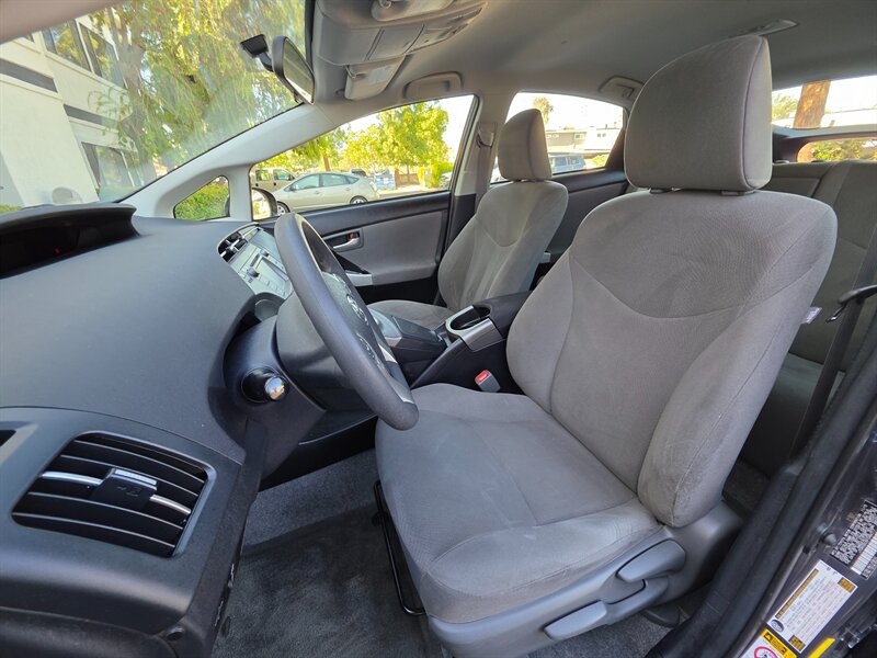 
								2015 Toyota Prius Two ESTO4717 full									