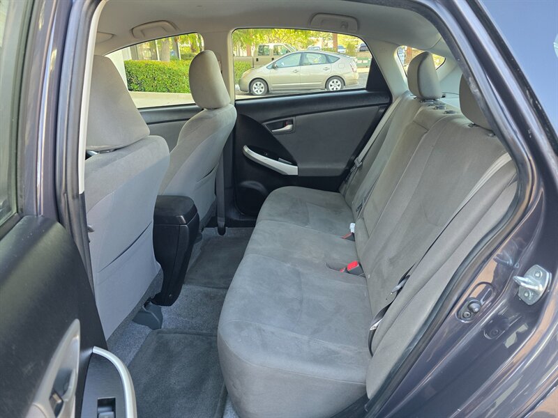 
								2015 Toyota Prius Two ESTO4717 full									