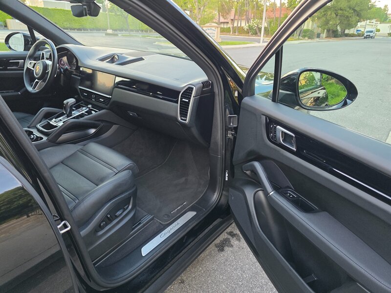 
								2023 Porsche Cayenne Platinum ESTO0176C full									