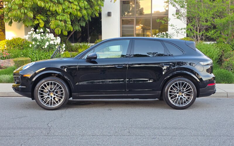 
								2023 Porsche Cayenne Platinum ESTO0176C full									