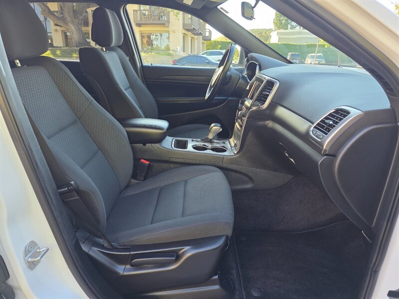 
								2018 Jeep Grand Cherokee Laredo ESTO8409 full									