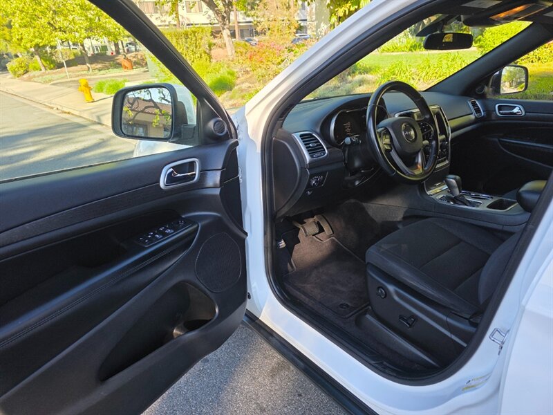 
								2018 Jeep Grand Cherokee Laredo ESTO8409 full									