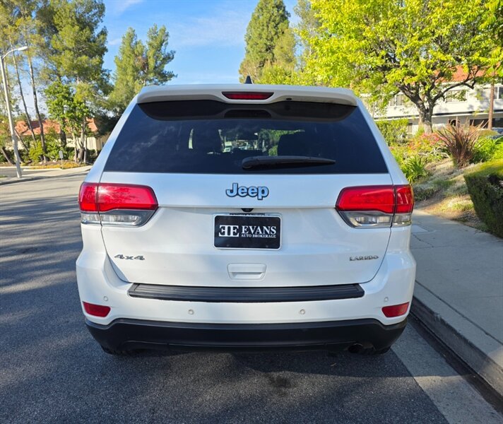 
								2018 Jeep Grand Cherokee Laredo ESTO8409 full									
