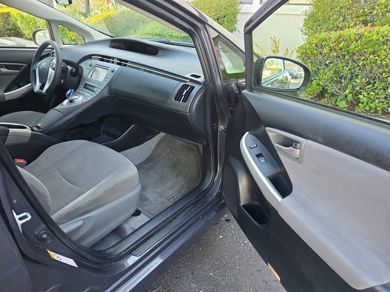 
								2015 Toyota Prius Two ESTO4717 full									