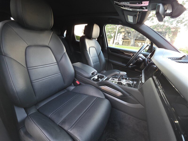 
								2023 Porsche Cayenne Platinum ESTO0176C full									