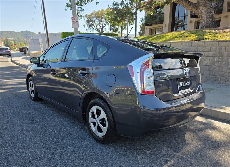 
								2015 Toyota Prius Two ESTO4717 full									