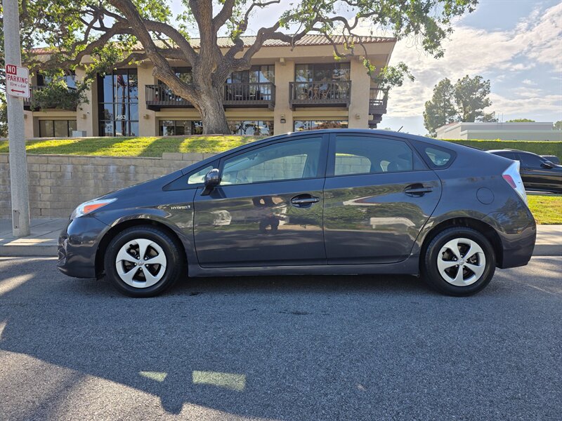 
								2015 Toyota Prius Two ESTO4717 full									