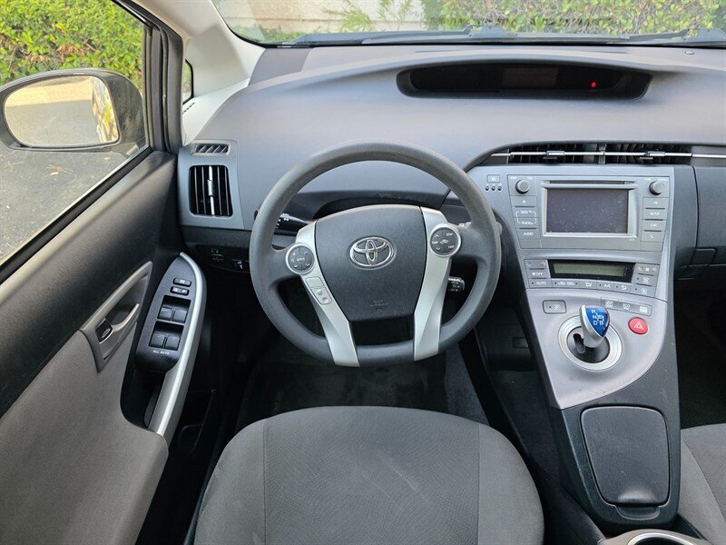 
								2015 Toyota Prius Two ESTO4717 full									
