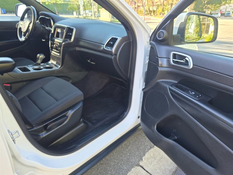 
								2018 Jeep Grand Cherokee Laredo ESTO8409 full									