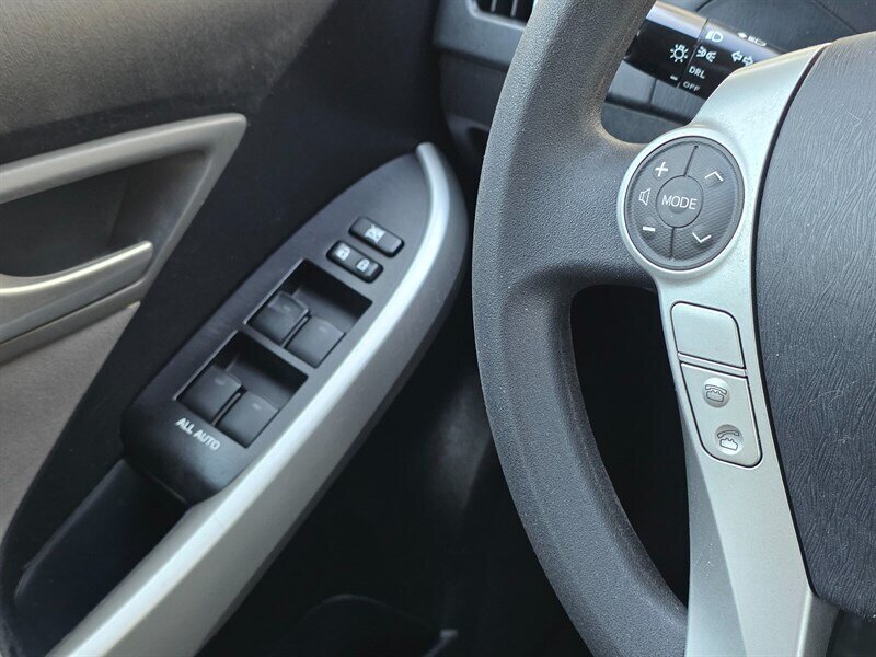 
								2015 Toyota Prius Two ESTO4717 full									