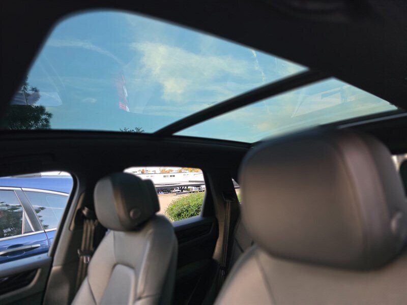 
								2023 Porsche Cayenne Platinum ESTO0176C full									