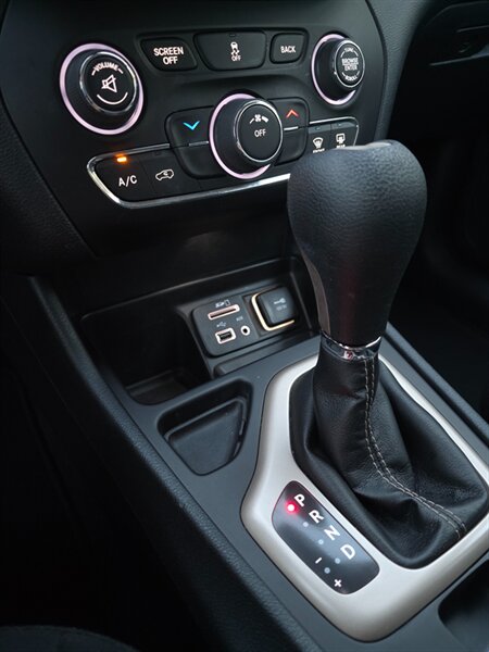 
								2016 Jeep Cherokee Latitude ESTO4320C full									