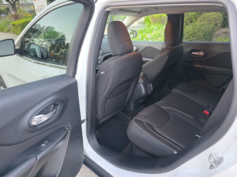 
								2016 Jeep Cherokee Latitude ESTO4320C full									