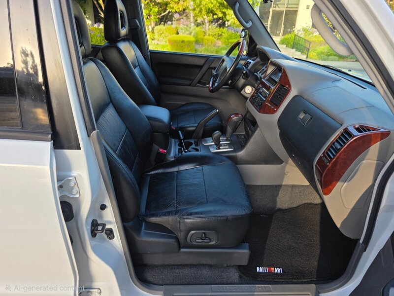 
								2003 Mitsubishi Montero Limited ESTO6743C full									