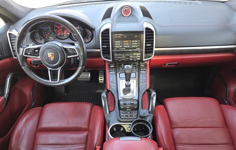 
								2016 Porsche Cayenne Turbo S ESTO5082C full									
