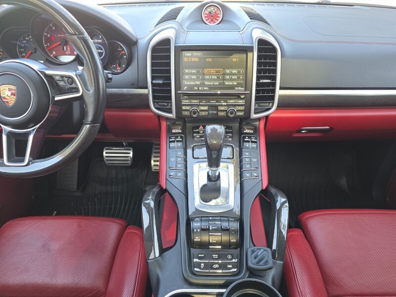 
								2016 Porsche Cayenne Turbo S ESTO5082C full									