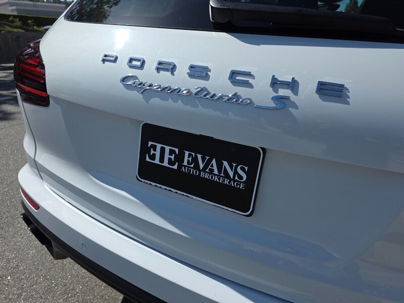 
								2016 Porsche Cayenne Turbo S ESTO5082C full									