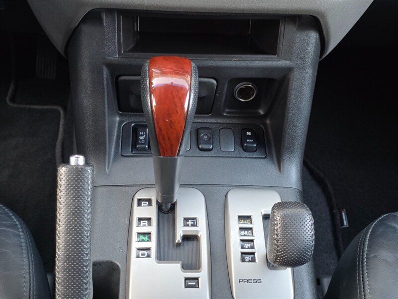 
								2003 Mitsubishi Montero Limited ESTO6743C full									
