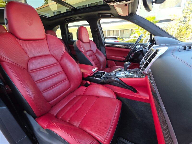 
								2016 Porsche Cayenne Turbo S ESTO5082C full									