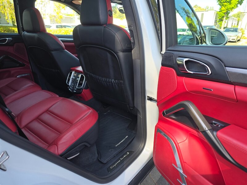 
								2016 Porsche Cayenne Turbo S ESTO5082C full									