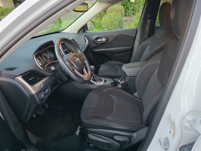 
								2016 Jeep Cherokee Latitude ESTO4320C full									