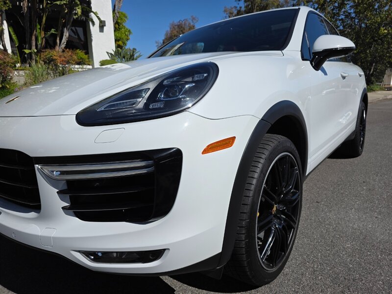 
								2016 Porsche Cayenne Turbo S ESTO5082C full									