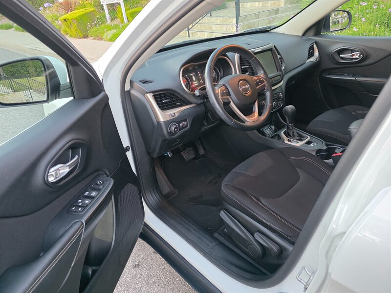 
								2016 Jeep Cherokee Latitude ESTO4320C full									