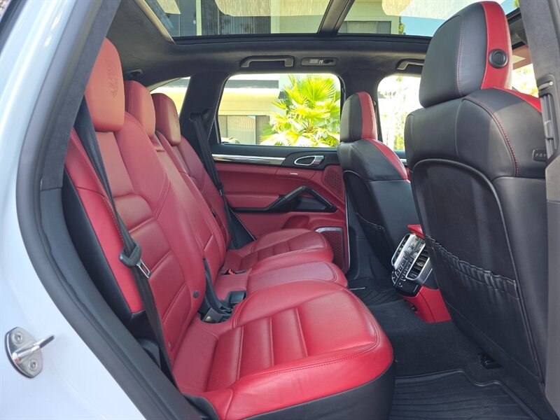 
								2016 Porsche Cayenne Turbo S ESTO5082C full									