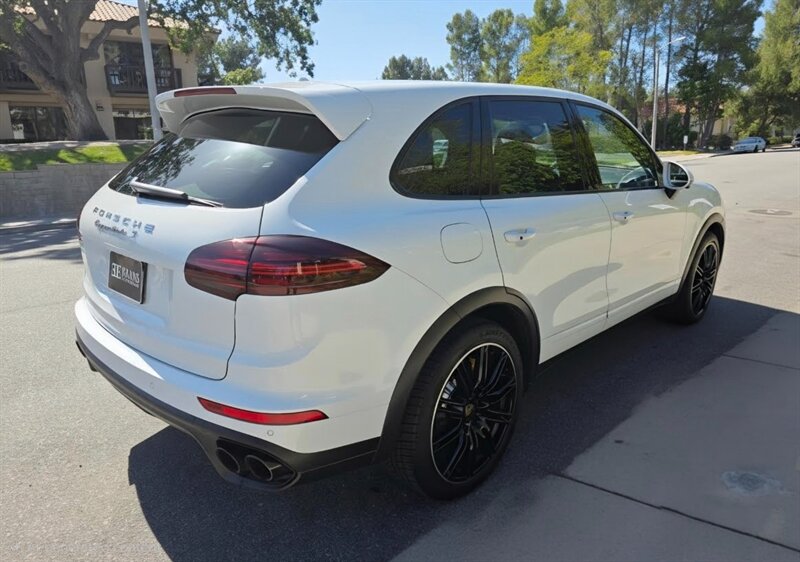 
								2016 Porsche Cayenne Turbo S ESTO5082C full									
