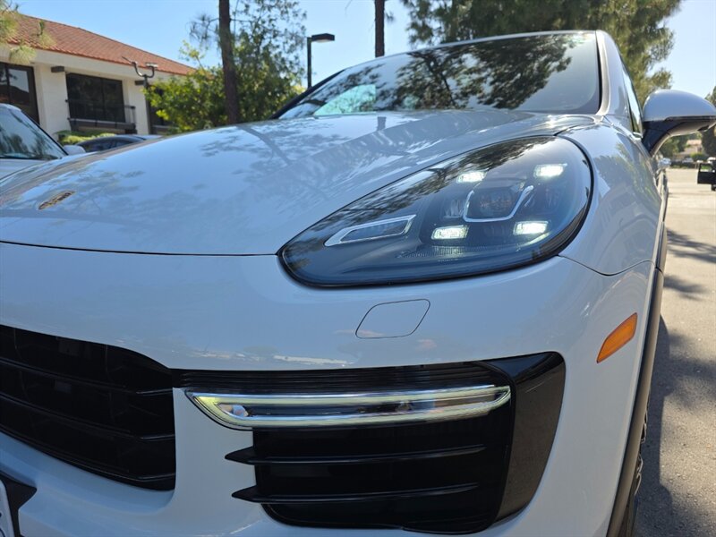 
								2016 Porsche Cayenne Turbo S ESTO5082C full									