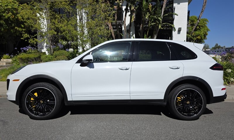 
								2016 Porsche Cayenne Turbo S ESTO5082C full									