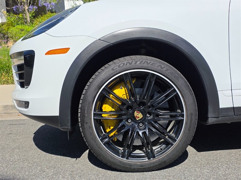 
								2016 Porsche Cayenne Turbo S ESTO5082C full									